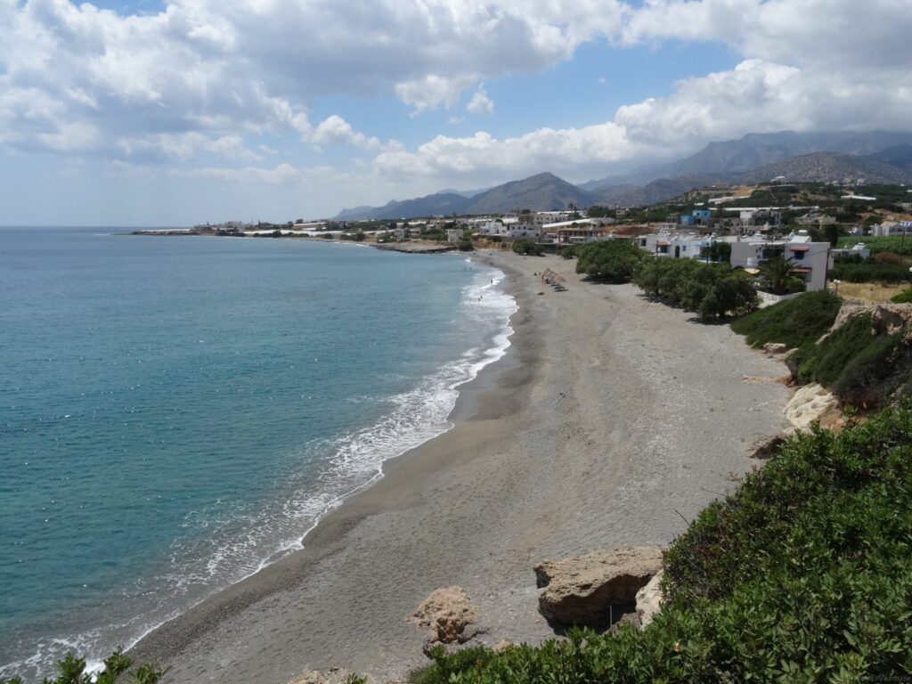 Vue sur la côte depuis Makrigialos